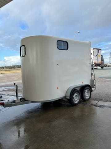Remolque Caballos Van de ocasión para dos caballos
