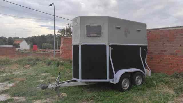 Remolque Caballos Van de ocasión para dos caballos