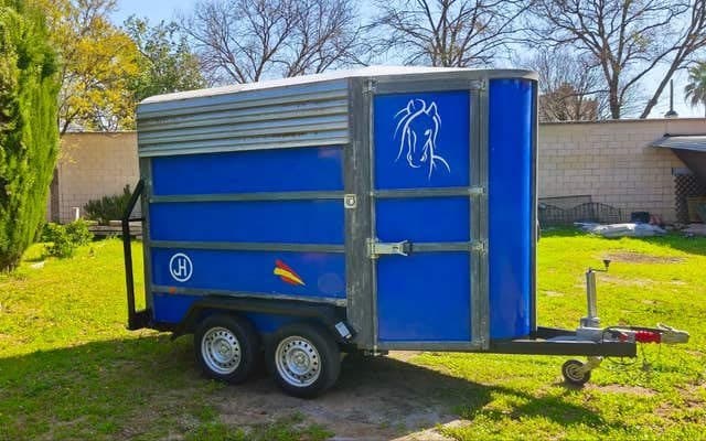 Remolque Caballos Van de ocasión para dos caballos