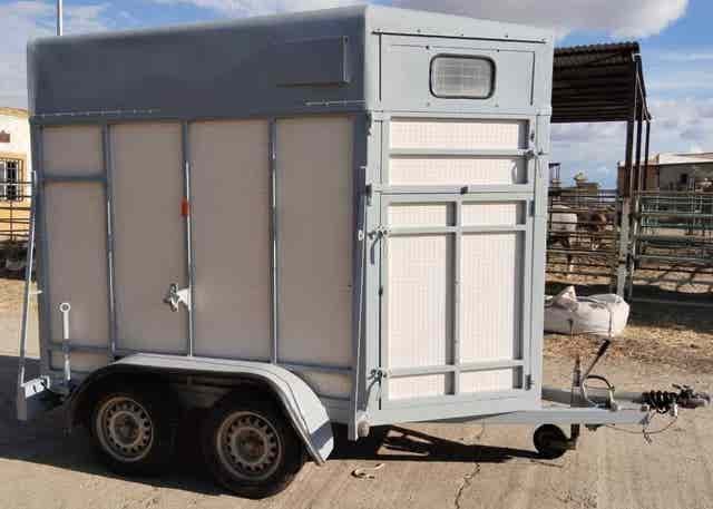 Remolque Caballos Van de ocasión para dos caballos con matrícula roja (ref. 96955)